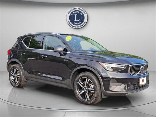 2025 Volvo XC40 B5 Core Bright Theme