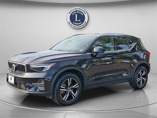 2025 Volvo XC40 B5 Core Bright Theme