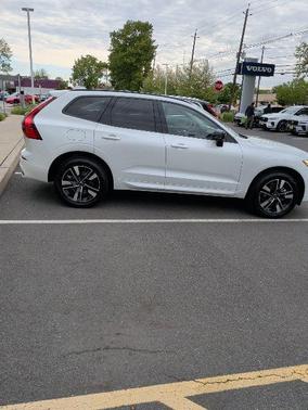 Crystal White 2026 Volvo XC60 B5 Core