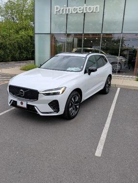 Crystal White 2026 Volvo XC60 B5 Core