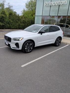 Crystal White 2026 Volvo XC60 B5 Core