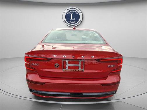 2024 Volvo S60 B5 Plus Dark Theme