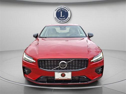 2024 Volvo S60 B5 Plus Dark Theme
