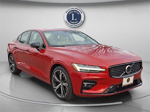 2024 Volvo S60 B5 Plus Dark Theme