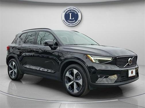 2025 Volvo XC40 B5 Plus Dark Theme