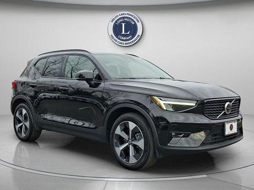 2025 Volvo XC40 B5 Plus Dark Theme