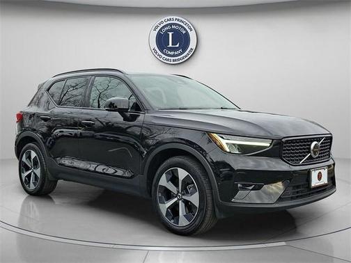 2025 Volvo XC40 B5 Plus Dark Theme