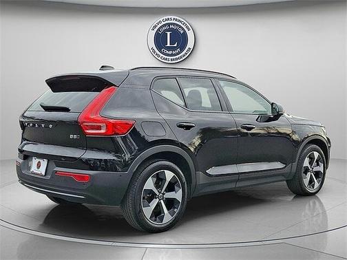 2025 Volvo XC40 B5 Plus Dark Theme