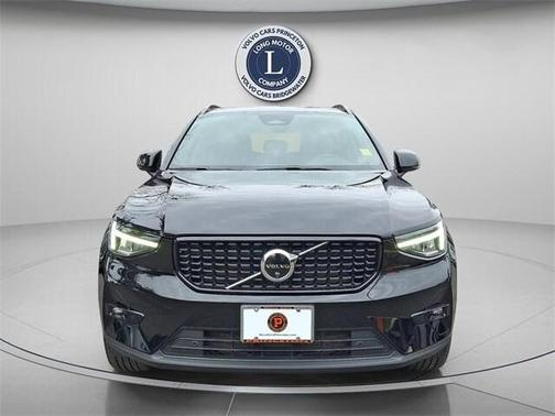 2025 Volvo XC40 B5 Plus Dark Theme