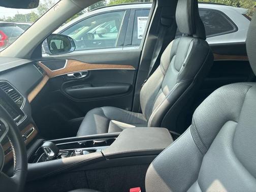 2025 Volvo XC90 B6 Plus 7-Seater