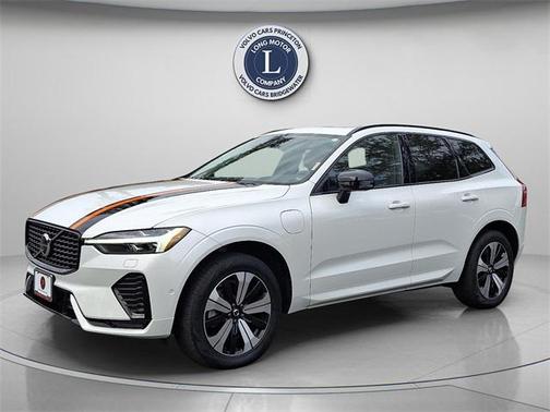 2023 Volvo XC60 Recharge Plug-In Hybrid T8 Plus Dark Theme
