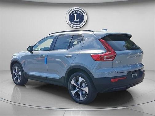 2026 Volvo XC40 B5 Core