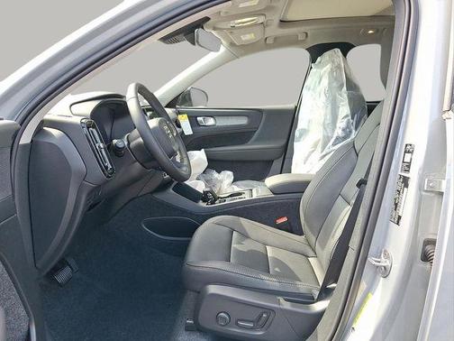 2026 Volvo XC40 B5 Core