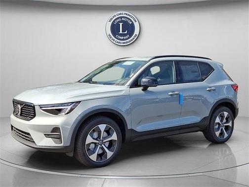 2026 Volvo XC40 B5 Core