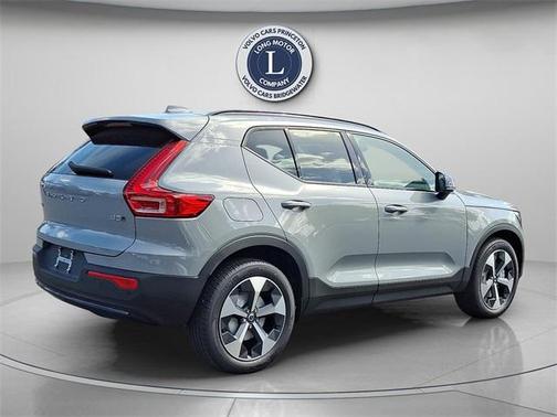 2026 Volvo XC40 B5 Core