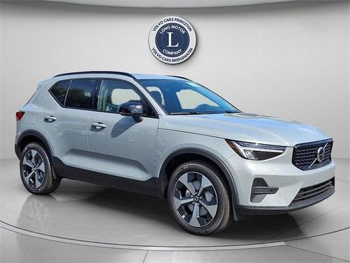 2026 Volvo XC40 B5 Core