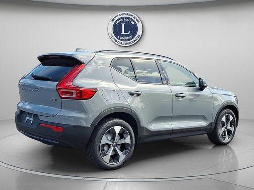 2026 Volvo XC40 B5 Core
