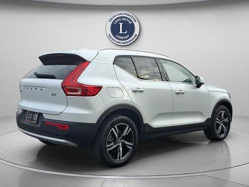 2025 Volvo XC40 B5 Core Bright Theme