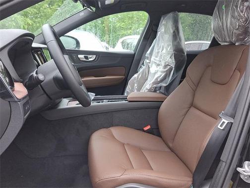 2025 Volvo XC60 Plug-In Hybrid T8 Plus
