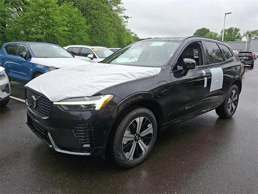 2025 Volvo XC60 Plug-In Hybrid T8 Plus