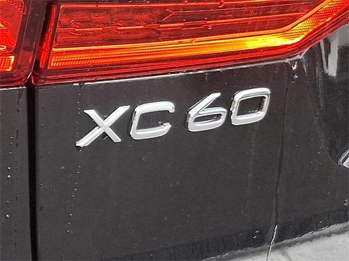 2025 Volvo XC60 Plug-In Hybrid T8 Plus