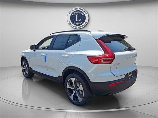 2025 Volvo XC40 B5 Plus Dark Theme