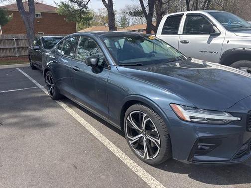 2024 Volvo S60 B5 Core Dark Theme