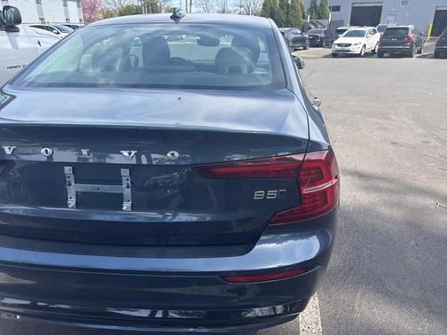 2024 Volvo S60 B5 Core Dark Theme