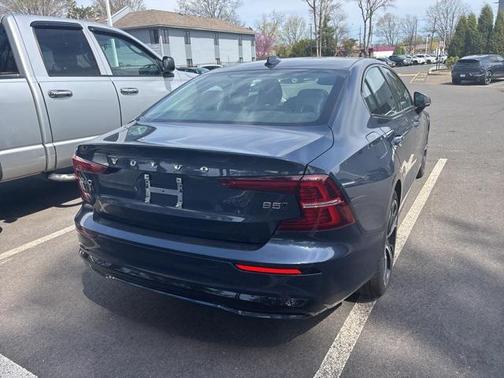 2024 Volvo S60 B5 Core Dark Theme