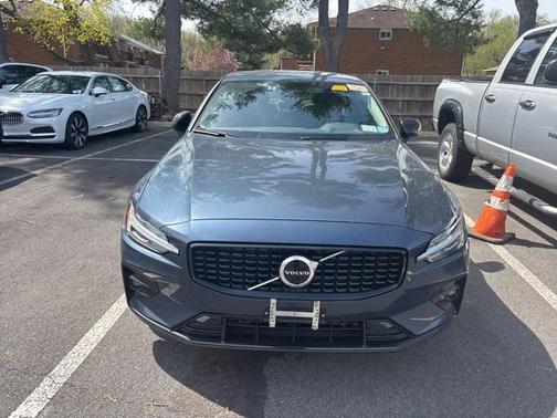 2024 Volvo S60 B5 Core Dark Theme