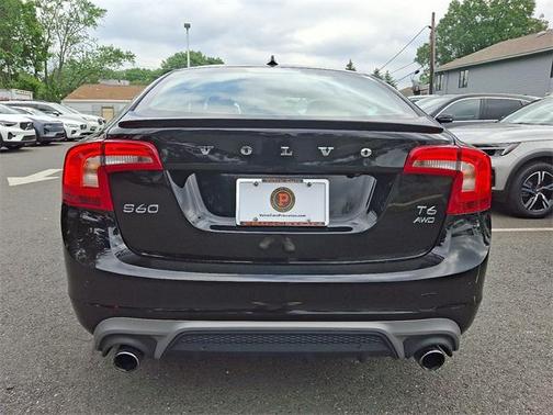 2017 Volvo S60 T6 R-Design Platinum