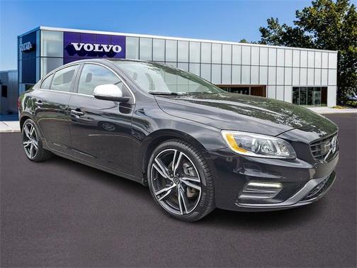 2017 Volvo S60 T6 R-Design Platinum