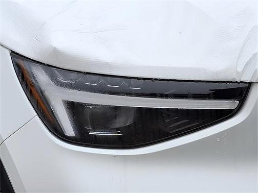 2025 Volvo XC40 B5 Ultra Dark Theme