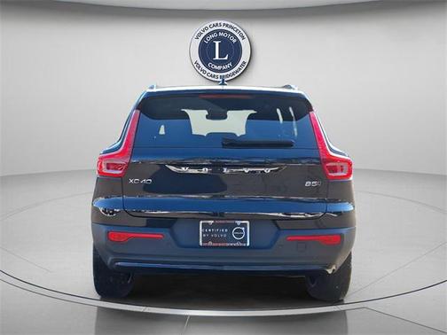 2025 Volvo XC40 B5 Plus Dark Theme