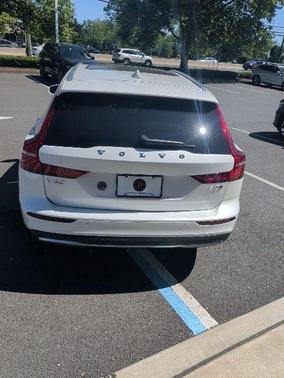 Crystal 2025 Volvo V60 Cross Country B5 Plus