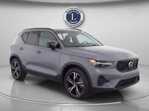 Gray Metallic 2026 Volvo XC40 B5 Core