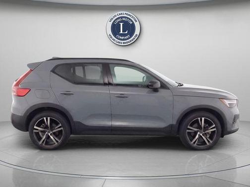 Gray Metallic 2026 Volvo XC40 B5 Core