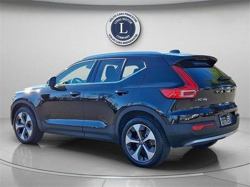 2025 Volvo XC40 B5 Plus Bright Theme