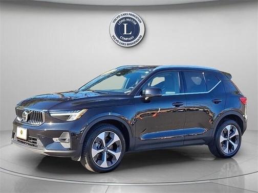 2025 Volvo XC40 B5 Plus Bright Theme