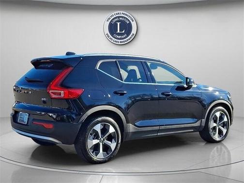 2025 Volvo XC40 B5 Plus Bright Theme
