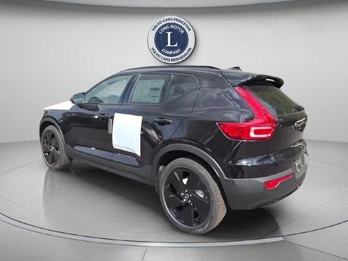 Ultra Black 2026 Volvo XC40 B5 Ultra Black Edition