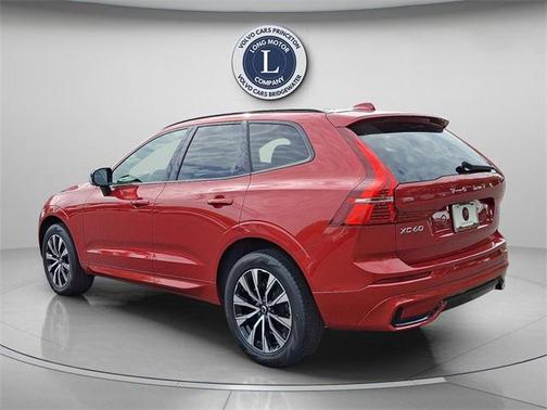 2024 Volvo XC60 B5 Core Dark Theme