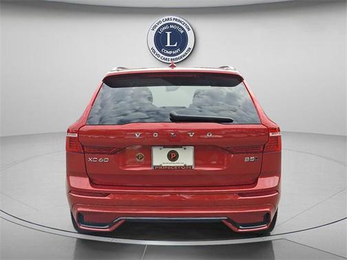 2024 Volvo XC60 B5 Core Dark Theme