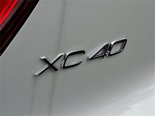 2025 Volvo XC40 B5 Plus Bright Theme