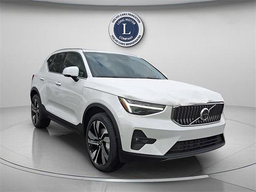 2025 Volvo XC40 B5 Plus Bright Theme