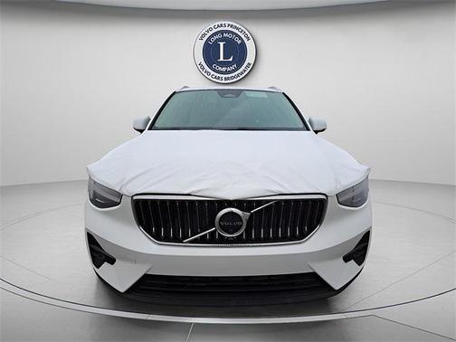 2025 Volvo XC40 B5 Plus Bright Theme