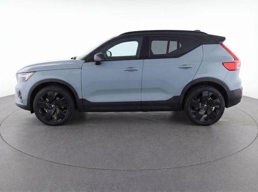 2026 Volvo XC40 B5 Ultra Black Edition