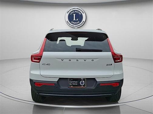 2025 Volvo XC40 B5 Plus Dark Theme