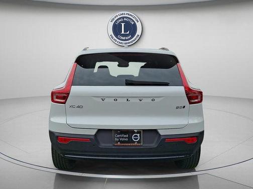 2025 Volvo XC40 B5 Plus Dark Theme