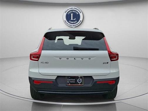 2025 Volvo XC40 B5 Plus Dark Theme